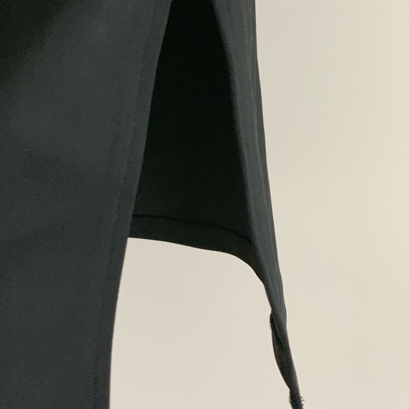 Aritzia Babaton Alice top w. built in bra in black - Picture 5 of 7